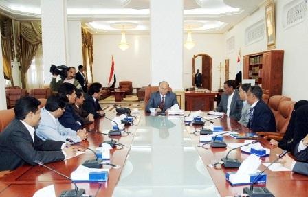 نائب الرئيس لدى لقائه قيادة نقابة المهن التعليمية والتربوية أمس